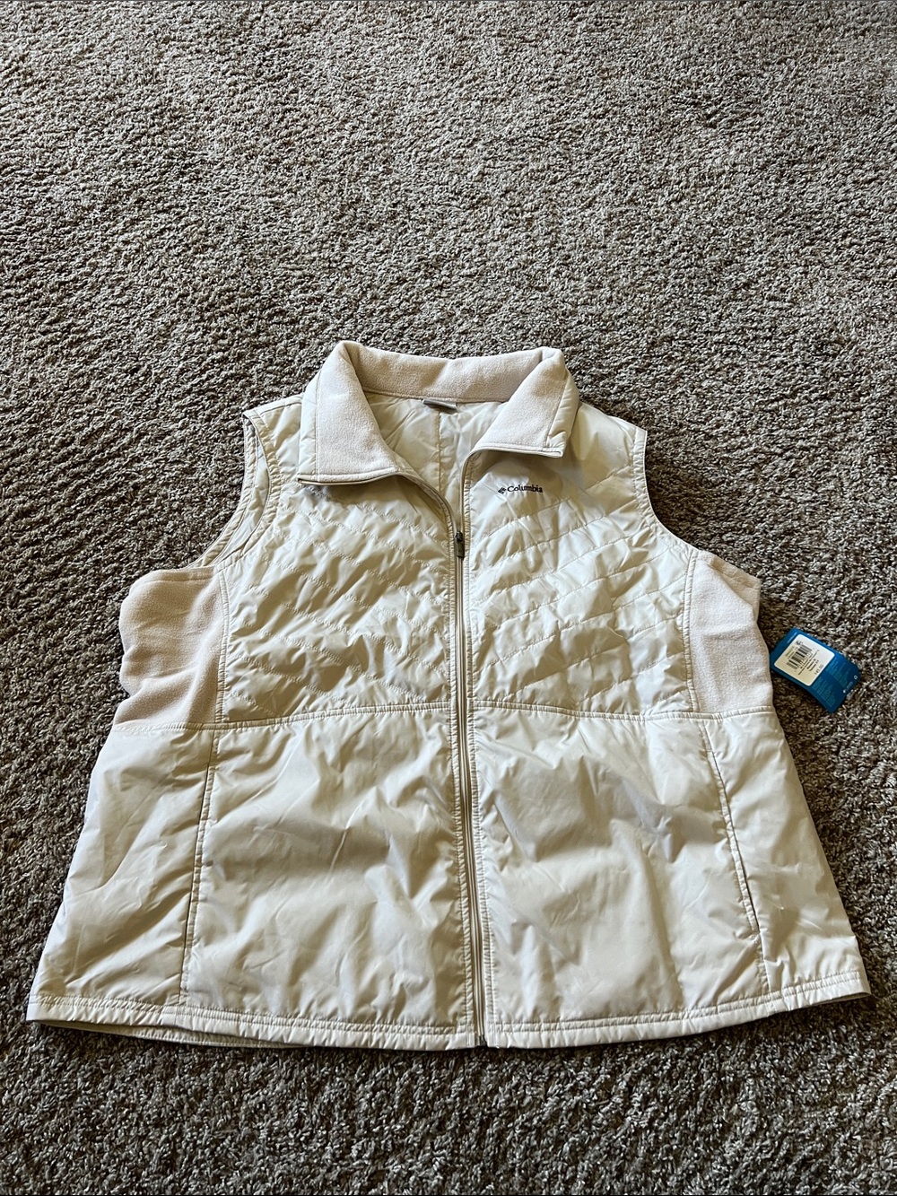 Columbia Womans Cream Quilted Lightweight Vest - Brand new
